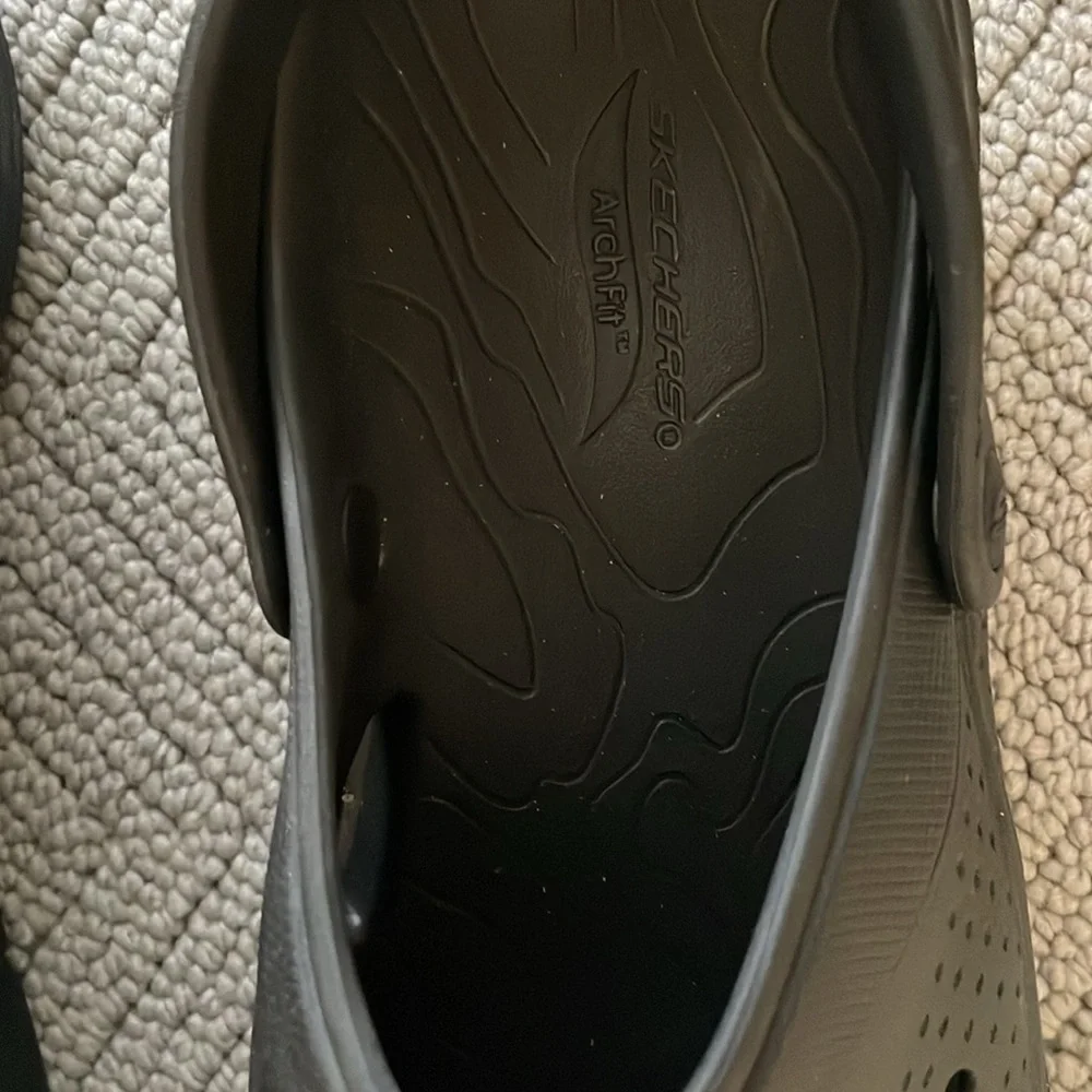 SKECHERS Men's Black Clogs